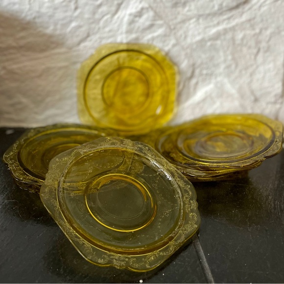 Dainty Vintage Plate Set Amber - Picture 3 of 3